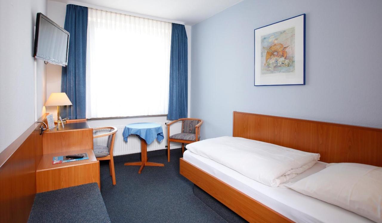 Hotel Rennschuh เกิตทิงเงน ภายนอก รูปภาพ