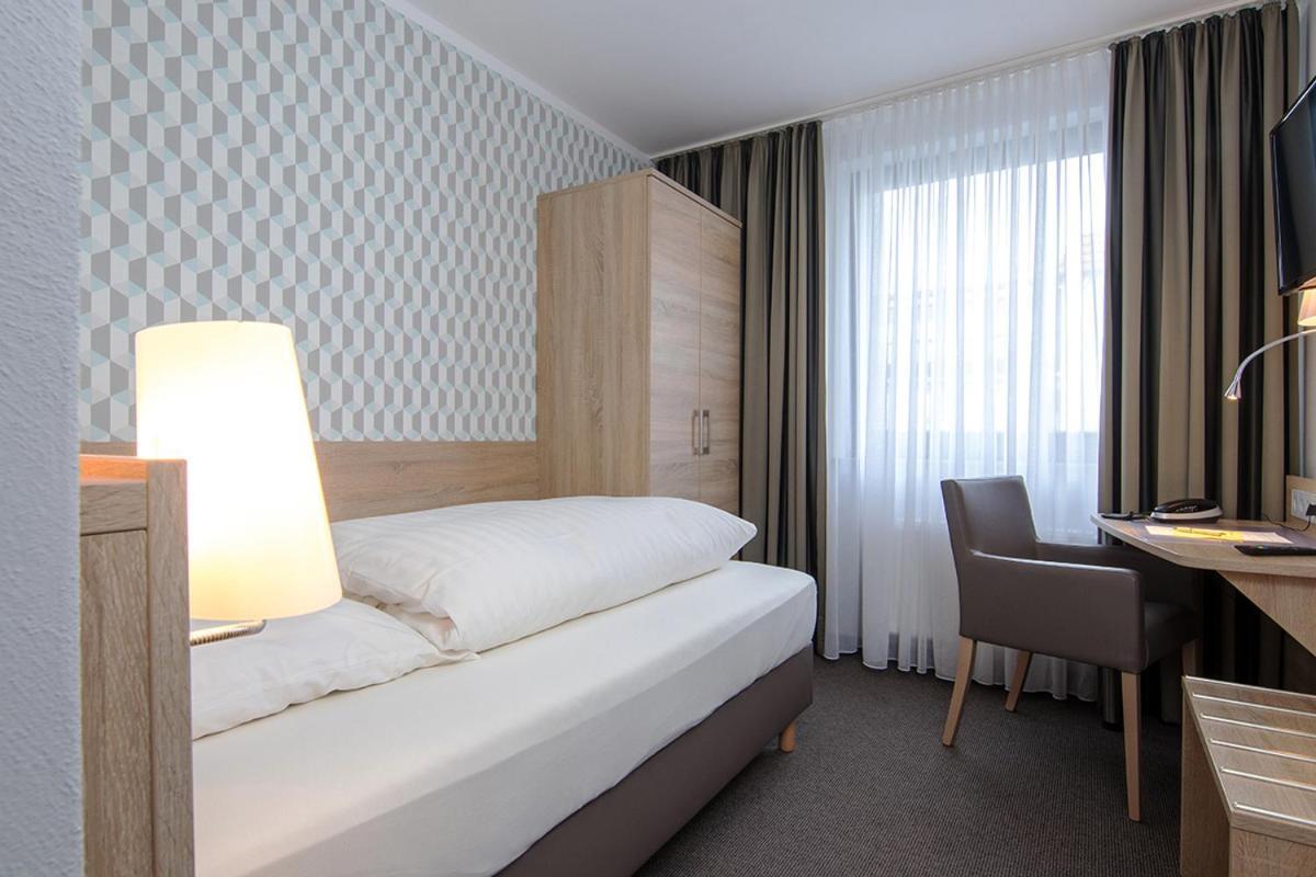 Hotel Rennschuh เกิตทิงเงน ภายนอก รูปภาพ