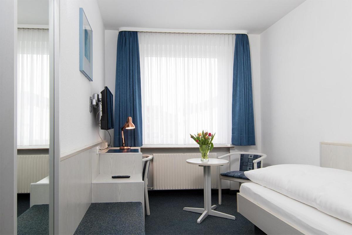 Hotel Rennschuh เกิตทิงเงน ภายนอก รูปภาพ