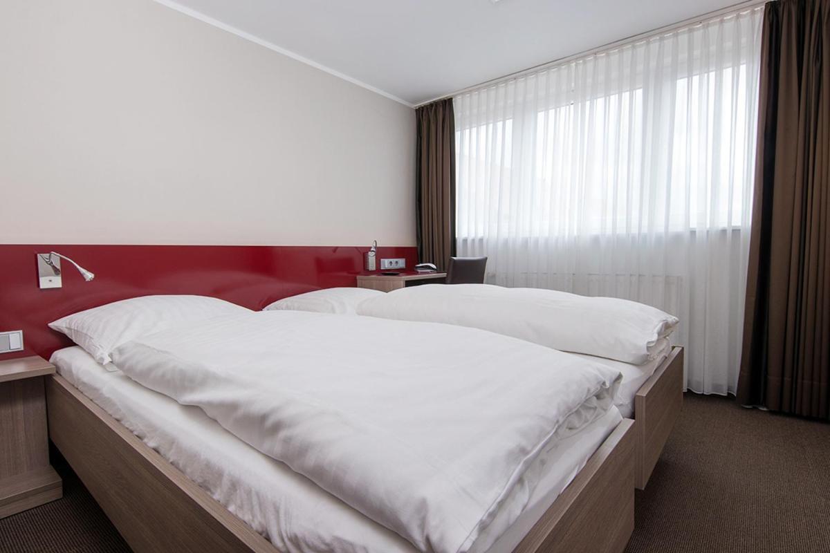 Hotel Rennschuh เกิตทิงเงน ภายนอก รูปภาพ