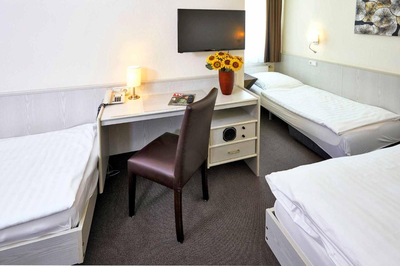 Hotel Rennschuh เกิตทิงเงน ภายนอก รูปภาพ