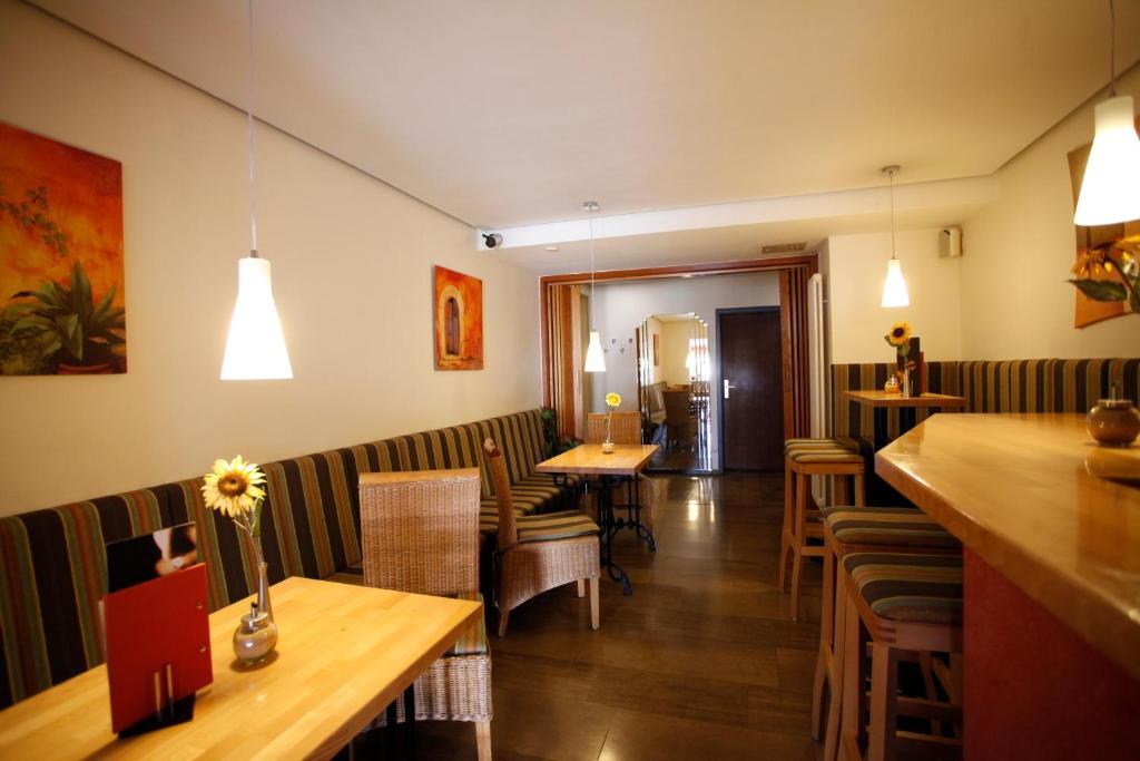 Hotel Rennschuh เกิตทิงเงน ภายนอก รูปภาพ