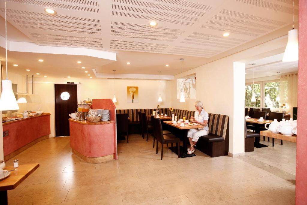 Hotel Rennschuh เกิตทิงเงน ภายนอก รูปภาพ