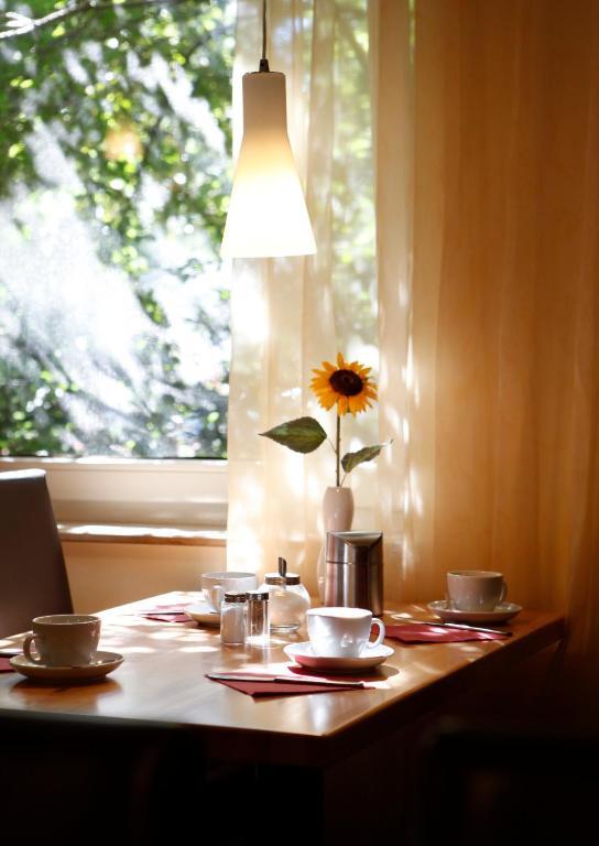 Hotel Rennschuh เกิตทิงเงน ภายนอก รูปภาพ